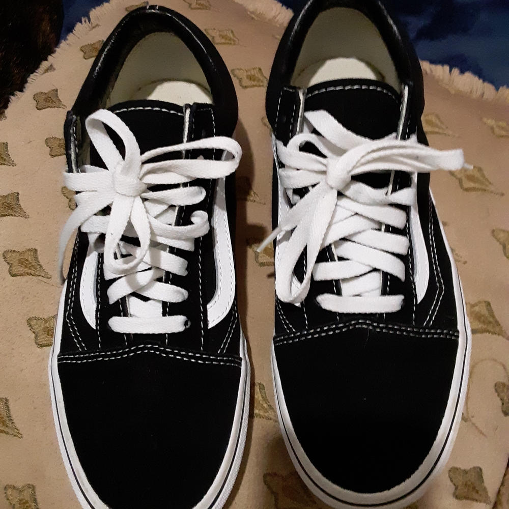 Women's Size 8 Black & White Van's... Men Size 6.5 Black & White Vans....